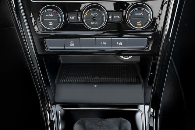 Qi trådløs oplader - OEM design - VW Touran II 2015-2018 - 10W