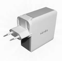 NÖRDIC 3-ports hurtigoplader 1x USB C Strømforsyning 65W 1x USB A Hurtigoplader QC 18W 1x USB A 12W i alt 65W ekstra UK stik inkluderet