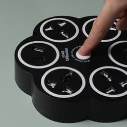 Universal strømstik 4 USB-porte Sort