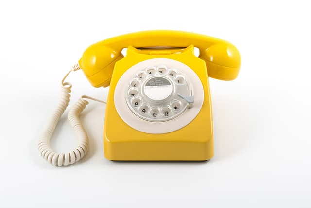 GPO 746 Retro puhelin pyöritettävällä numerolevyllä - Keltainen