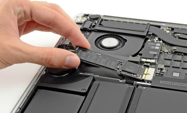 M.2 PCIe NVMe SSD: 512 GB