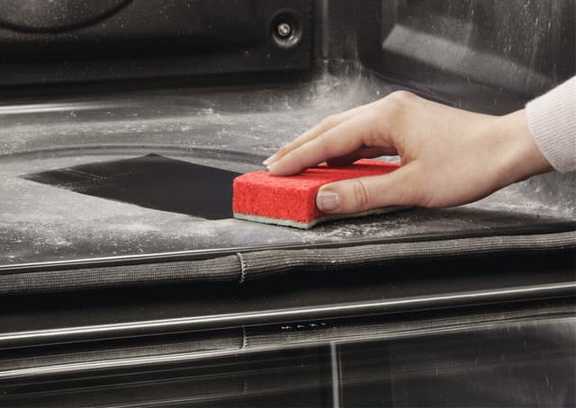 Vaivattomasti puhdistettava uuni