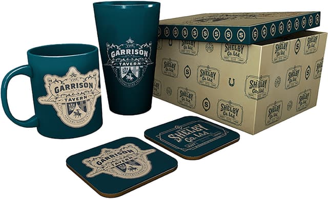 ABYStyle Peaky Blinders sett med glass, krus og 2 bordbrikker
