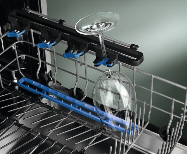 Hvert glass er sikret og blir skinnende rene med GlassHolder