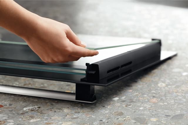 Aftagelig ovnlåge for nem rengøring