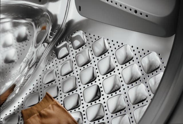 Care-rummun tasainen pintarakenne on entistäkin hellävaraisempi vaatteille*