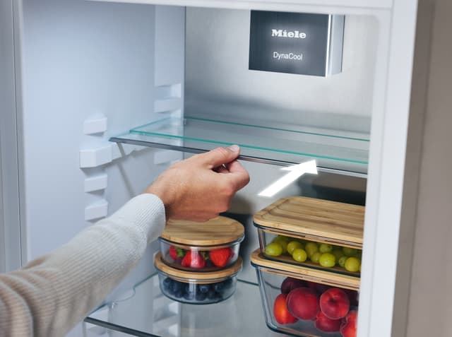 Miele Integrert Kombiskap Med Isbitmaskin () Miele Integrert Kombiskap Med Isbitmaskin