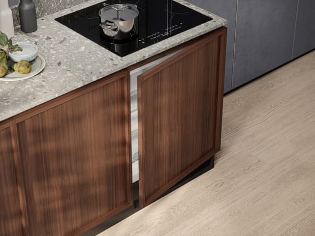 SpaceSmart Combo mahtuu keittotason alle ja näin saat lisätilaa keittiöön.