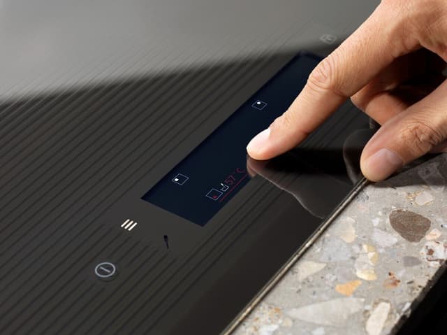 Styr din häll med en intuitiv touchdisplay
