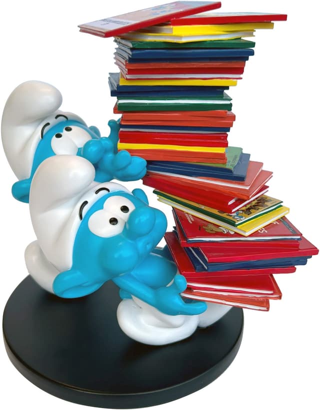 Plastoy Smurf samlefigur (Smurf with Stack of Comics)