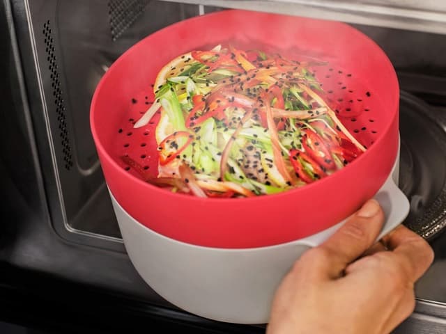 Mikroaaltouunin tehokkuus sekä höyry terveellisten aterioiden valmistukseen