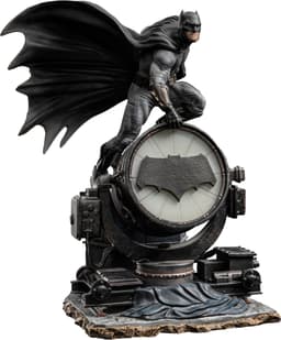 Iron Studios Justice League acitonfigur (Batman og hans Batsignal)