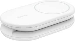 Belkin BoostCharge Qi2 magnetisk sammenleggbart ladestativ (hvit)