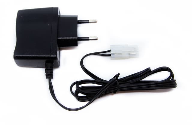 HSP-03221-O NiMh Lader med Tamiya Kontakt