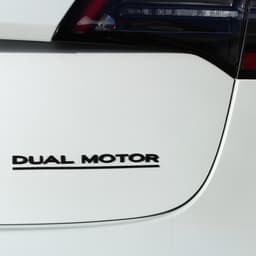 #34:Dual Motor#34: logo i mat sort - Tesla 3/Y