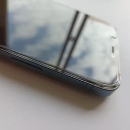 Sekretessskydd i högt aluminiumglas iPhone 12