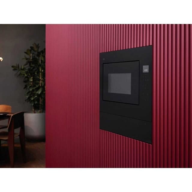 Tyylikäs, kiiltävän musta pinta