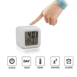 Farverigt natlys vækkeur med temperaturvisning og 7 farveskiftende LED-lys.
