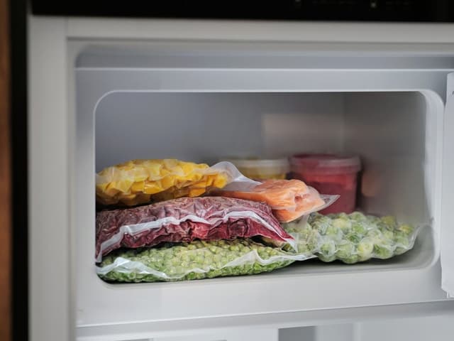 Indfrysning i køleskab med det 4-stjernede rum