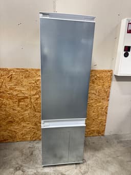 Siemens integrerbar køle/fryseskab KI38VV20 - D17380 - brugt