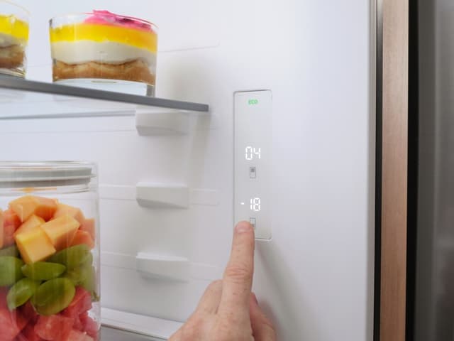 Helppo hallita elektronisilla hipaisupainikkeilla