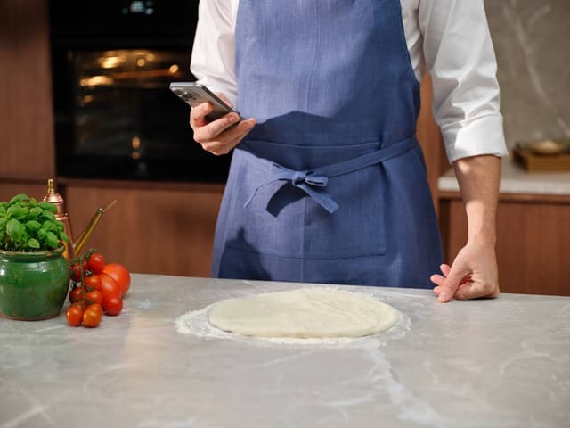 Trin-for-trin vejledning i appen til at lave pizzadej og tomatsovs