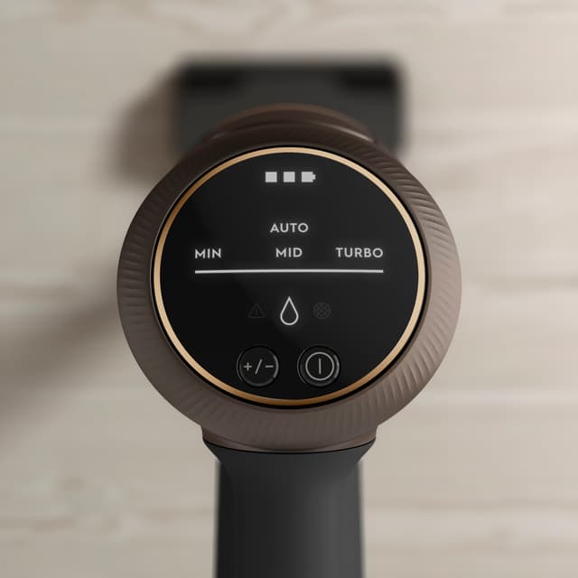 Lähikuva Electrolux Ultimate 800 -pölynimurin ohjauspaneelin automode-tilasta
