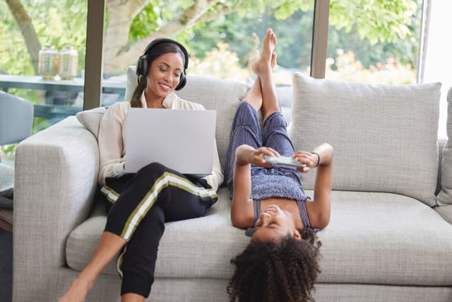 Jabra - Woman with Evolve2 75 on sofa with kid