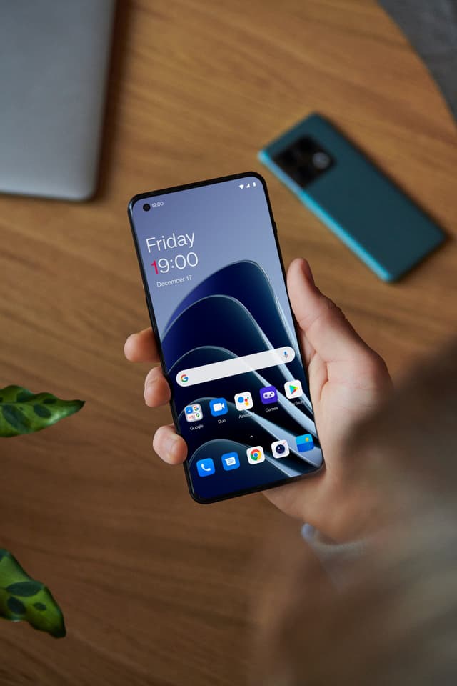 OnePlus 10 Pro over bord