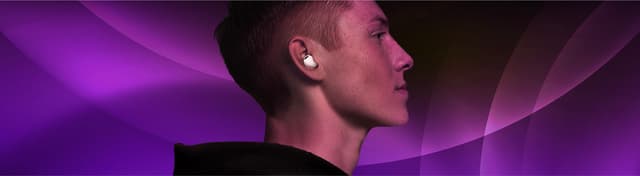 Samsung- Mand med Galaxy Buds2 Pro i profil