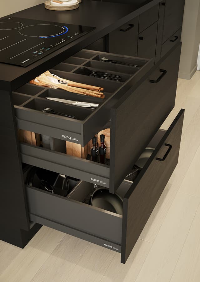 Epoq Edge Black Ash-kjøkken med åpne skuffer