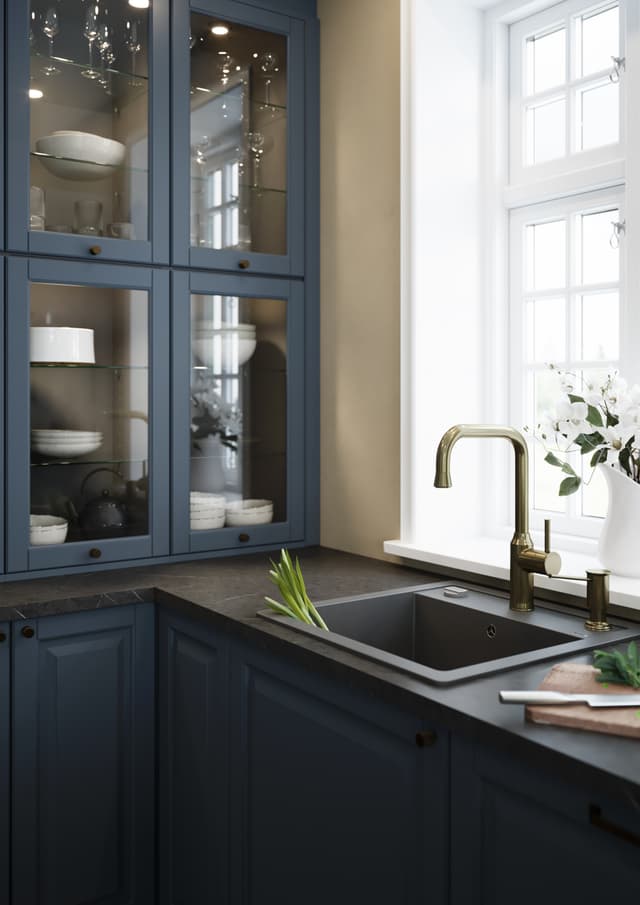 Vitrineskab i Epoq-køkken fra serien Heritage Blue Grey