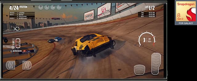 Racingspill på en Galaxy S23 Ultra-telefon og Snapdragon-logo