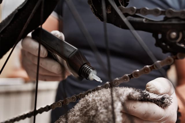 Lubing bike chain