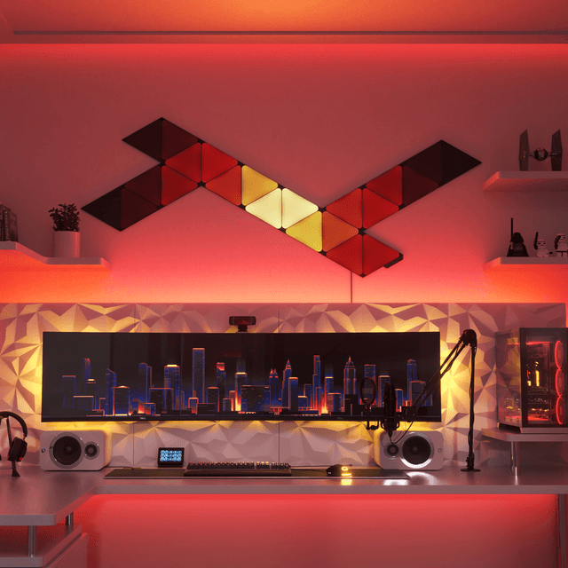 Nanoleaf med røde og gule lys og dens Nanoleaf Screen Mirror-funksjon