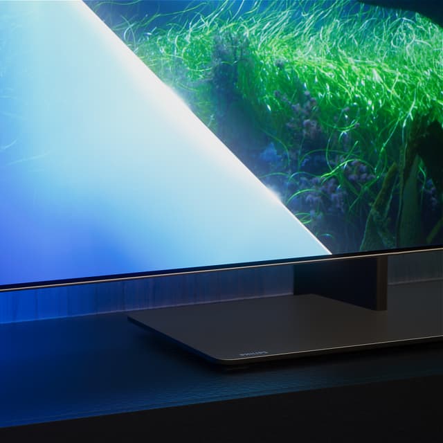 Lähikuva Philips OLED-television näytöstä ja jalustasta, joka havainnollistaa sen muotoilua
