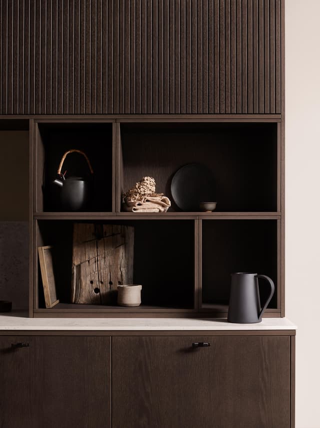 Epoq Pillar dark oak shelf system