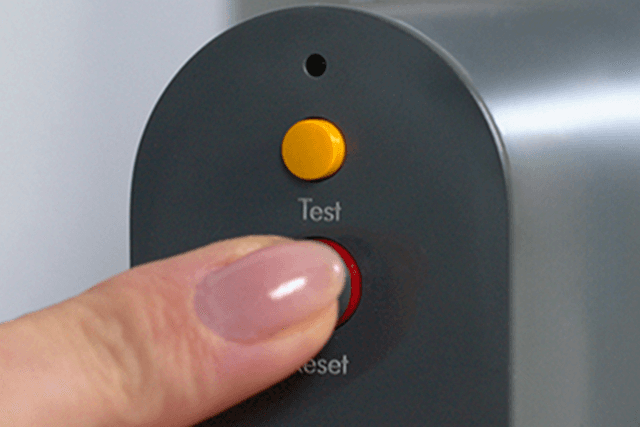 Dyson Airstrait™ med trygg TEST-funksjon