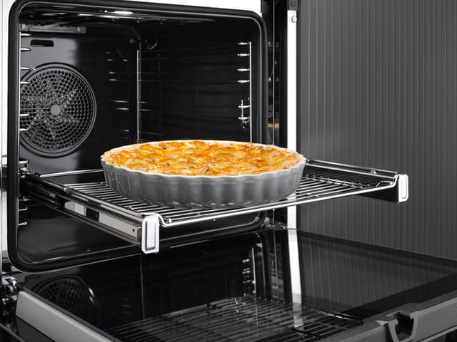 Miele ovens with practical FlexiClip runners