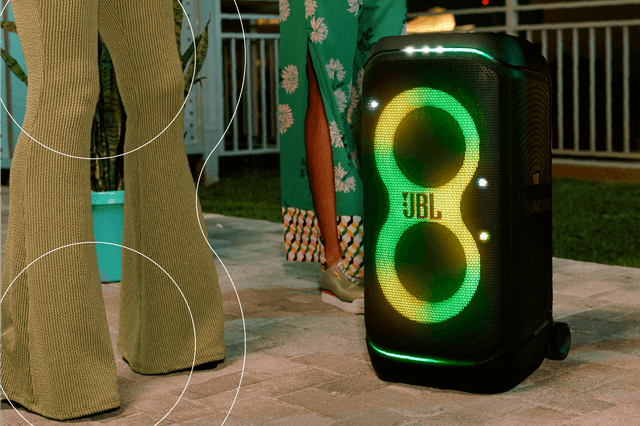 JBL Partybox Stage 320 ja AI Sound Boost