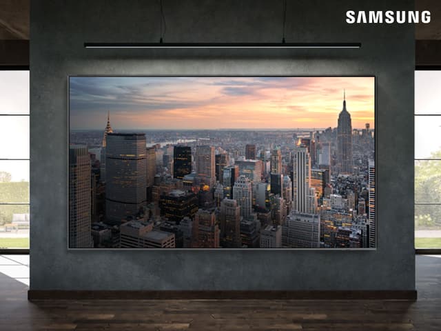 Samsung QLED -television ruudulla on näkyvissä ilmakuva suurkaupungista