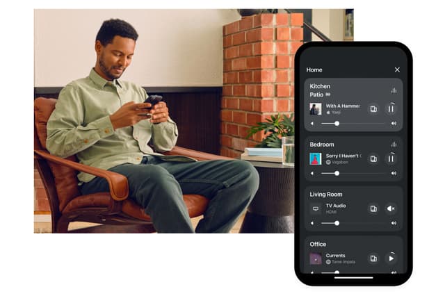Sonos Roam 2, en telefon med Sonos-appen og en mann som bruker den