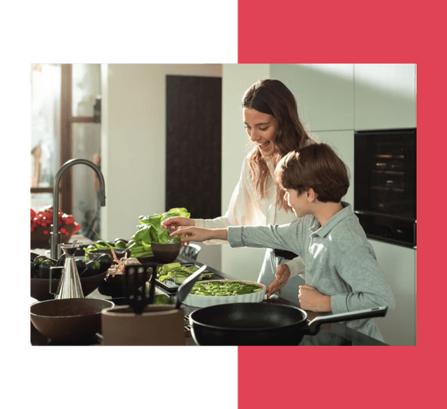 Epoq - Franke - Mother and child cooking