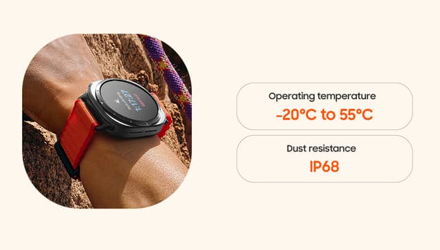 En hand som tar tag i ett berg och som bär en Galaxy Watch Ultra på handleden