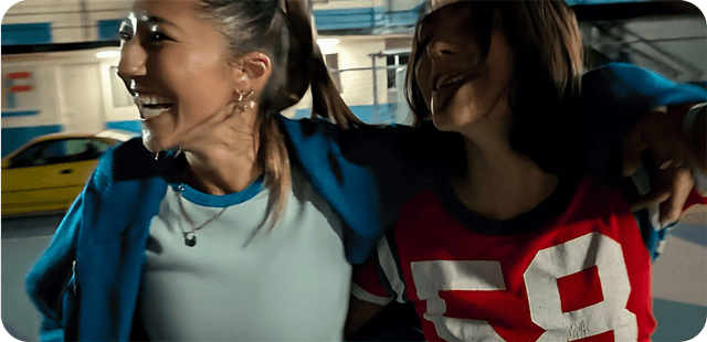 Google - Pixel 9 Pro - Two smiling woman next to each other