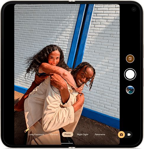 Google Pixel 9 Pro Fold: Illustration af billedredigering på mobilen