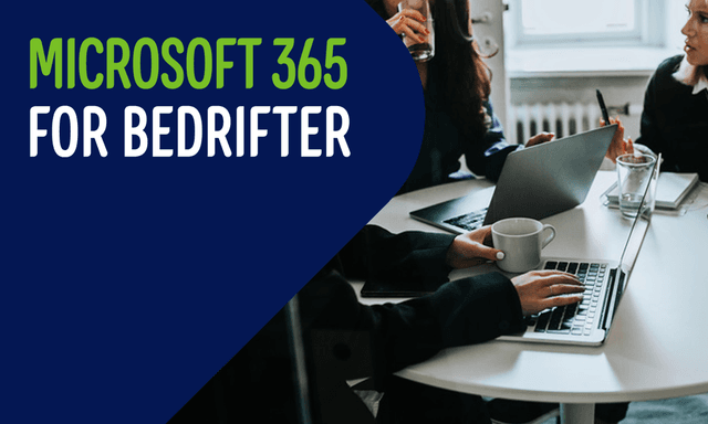 Tre kvinner som sitter i et møte med sine bærbare PCer foran dem samt tekst; Microsoft 365 for bedrifter