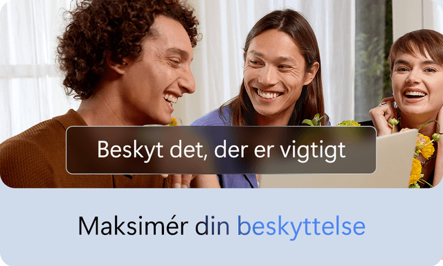 Tre personer ved PC med Microsoft 365 med AI