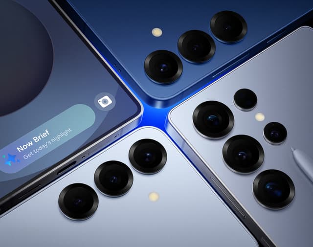 Samsung Galaxy S25-seriens telefoner ved siden af hinanden