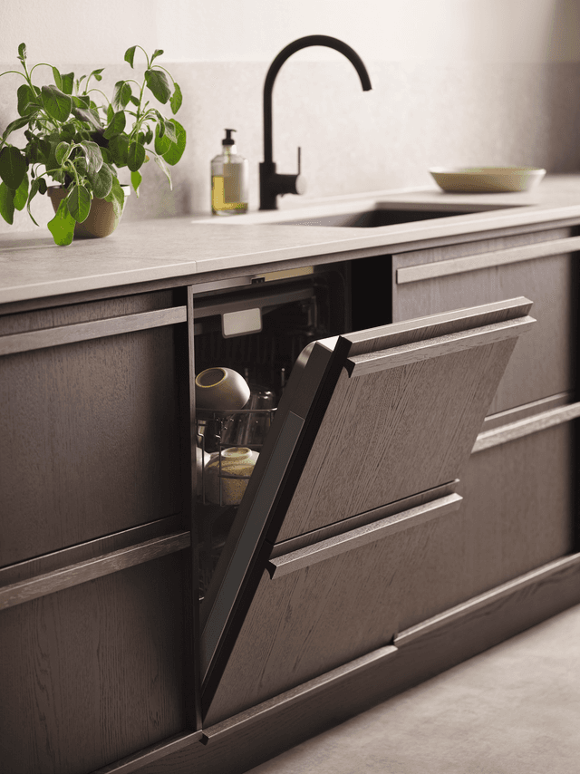 Epoq Contour dark oak kitchen, light worktop and black faucet